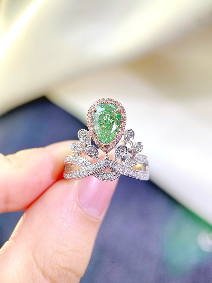 Gia Certified 14k Gold 2.23 Ctw Natural Green Diamond & Diamond Ring: Ref:231172371 // gold content:14k gold // ring size:7. 25us // // main gemstone:green diamond // certified:gia // shape:pear // carat weight:1. 73ct // clarity grade:vs2 // color:green // treatment:na
