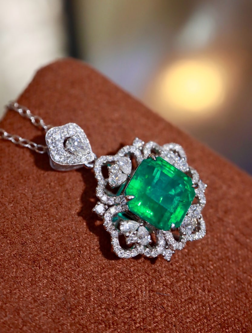14k Gold 3.29 Ctw Vivid Green Natural Emerald & Diamond Pendant( Without Chain ) - 2