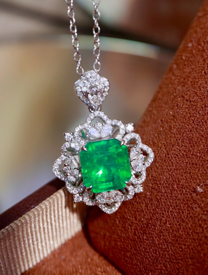 14k Gold 3.29 Ctw Vivid Green Natural Emerald & Diamond Pendant( Without Chain ) - 3