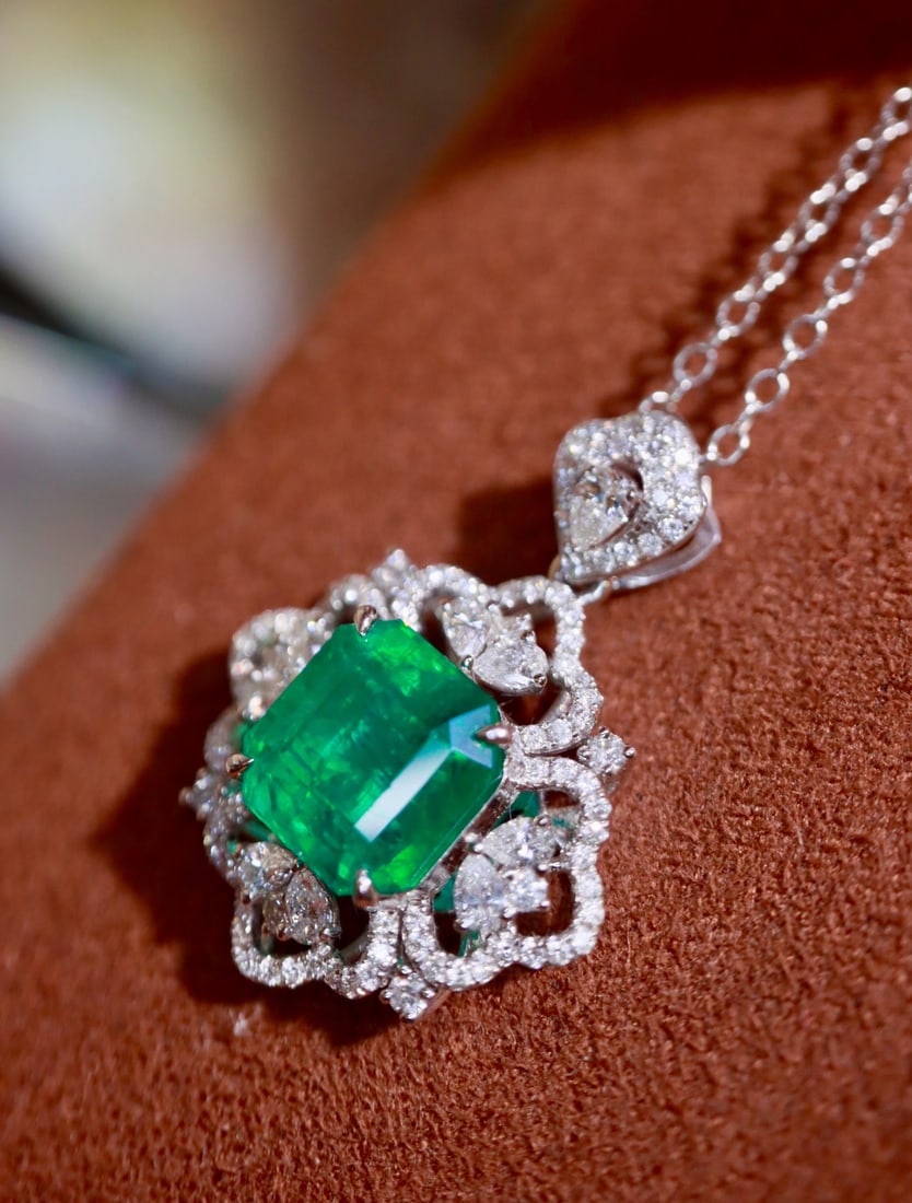 14k Gold 3.29 Ctw Vivid Green Natural Emerald & Diamond Pendant( Without Chain ) - 4