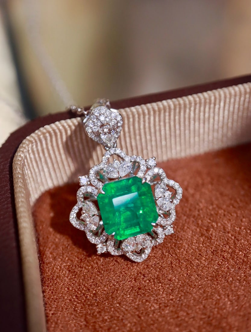 14k Gold 3.29 Ctw Vivid Green Natural Emerald & Diamond Pendant( Without Chain ) - 5
