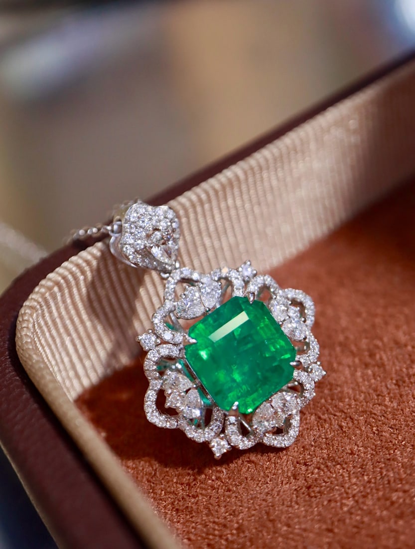 14k Gold 3.29 Ctw Vivid Green Natural Emerald & Diamond Pendant( Without Chain ) - 6