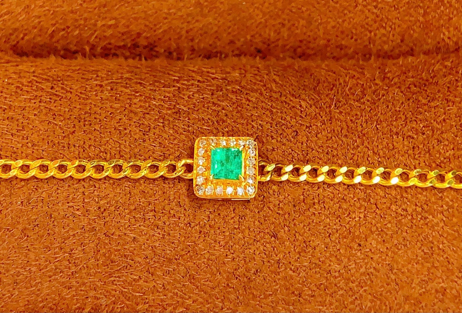 14k Gold 0.3 Ct Natural Emerald & Diamond Bracelet: Ref:231172382 // gold content:14k gold // main gemstone:emerald // shape:square // carat weight:0. 3ct // color:green // treatment:natural // // adjacent gemstone 2 : diamond // number of stones:20