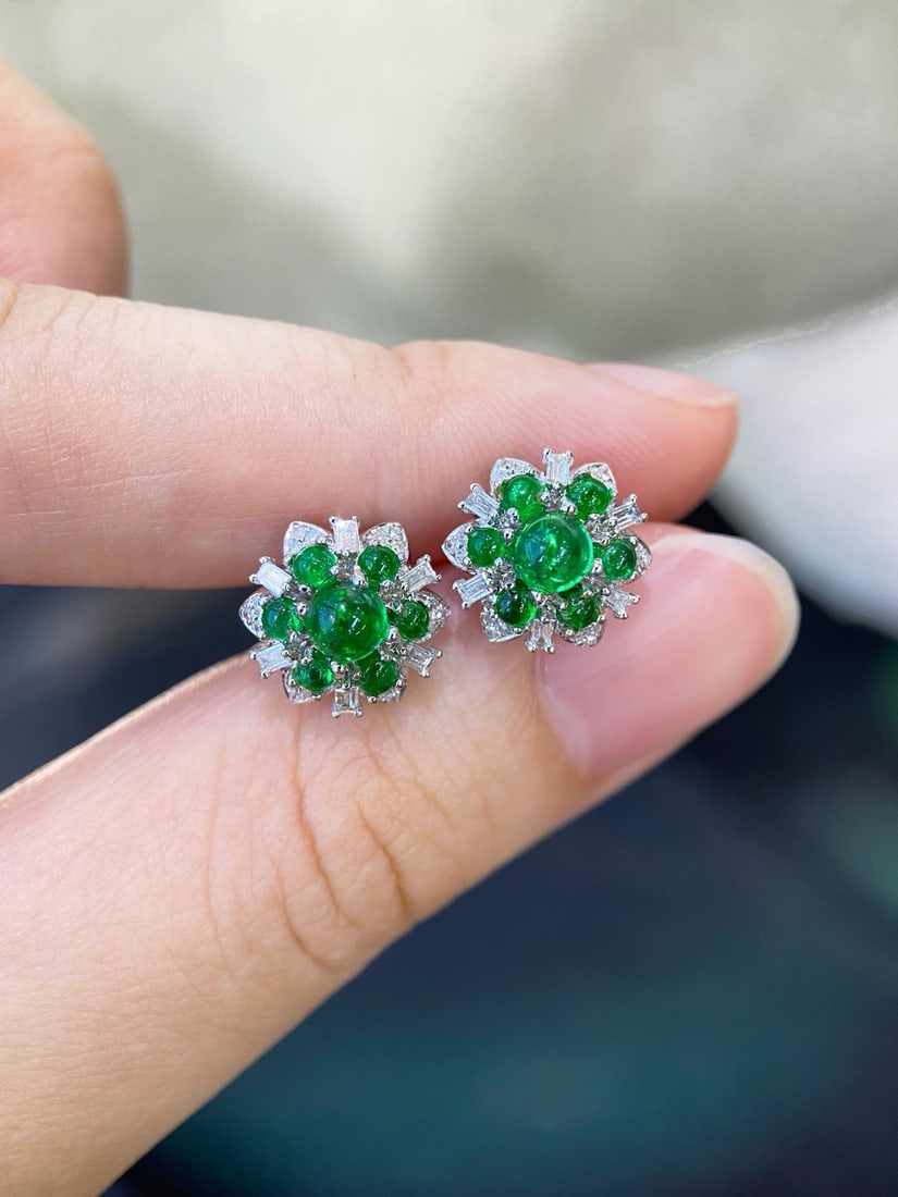 14k Gold 1.63 Ctw Vivid Green Natural Emerald & Diamond Earrings: Ref:231172385 // gold content:14k gold // main gemstone:emerald // shape:round // carat weight:1. 40ct // color:vivid green // treatment:natural // cut grade:g // // adjacent gemstone 2 : diamond //