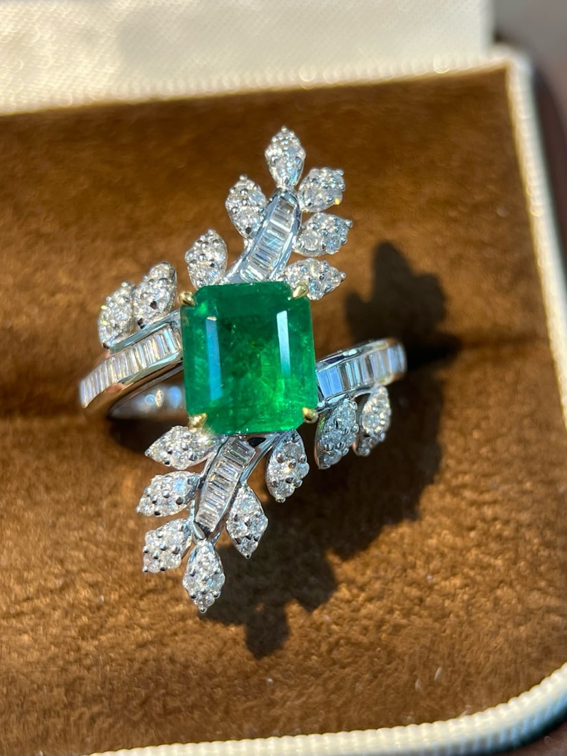 14k Gold 3.19 Ctw Vivid Green Natural Emerald & Diamond Ring: Ref:231172388 // gold content:14k gold // ring size:7. 25us // // main gemstone:emerald // shape:octagonal // carat weight:2. 50ct // color:vivid green // treatment:natural // // adjacent gemstone 2 :