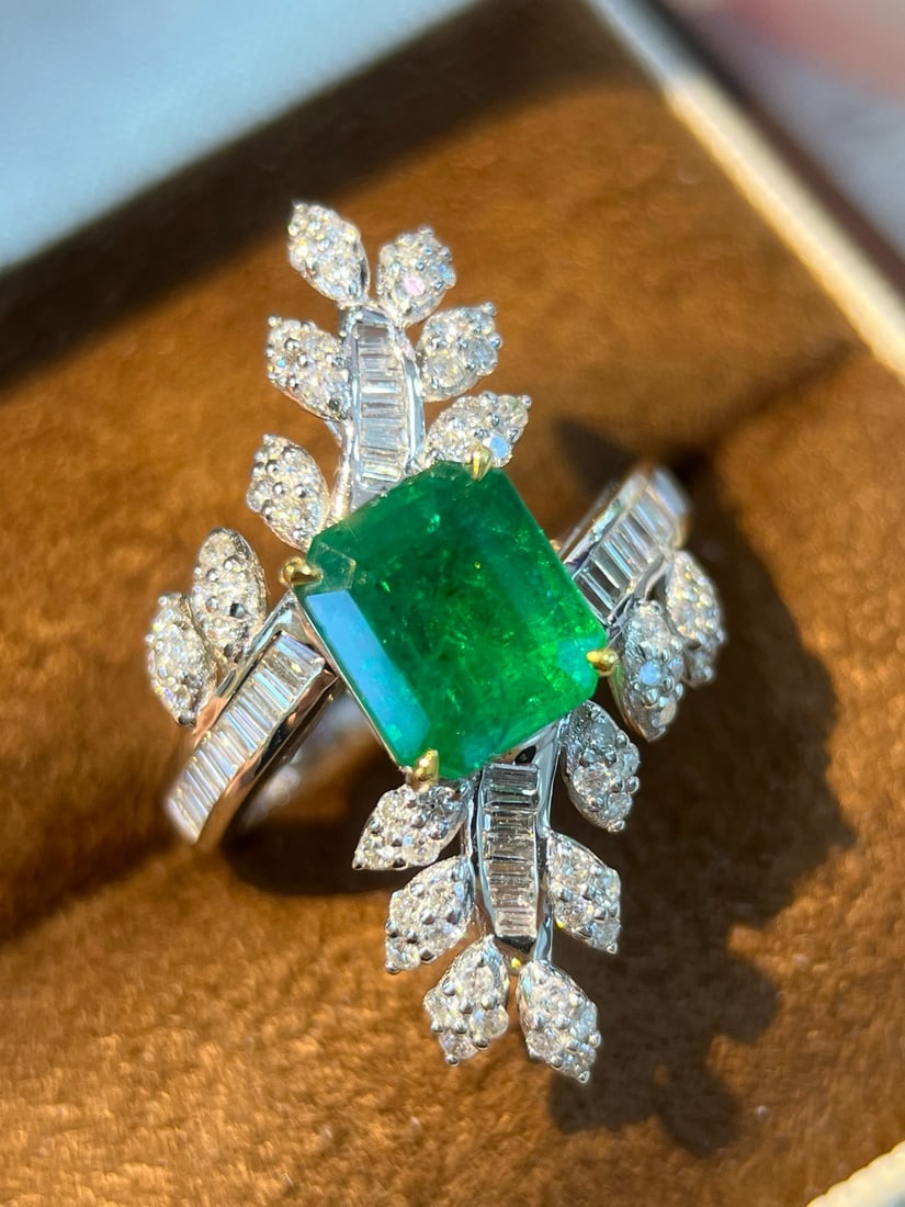 14k Gold 3.19 Ctw Vivid Green Natural Emerald & Diamond Ring - 3
