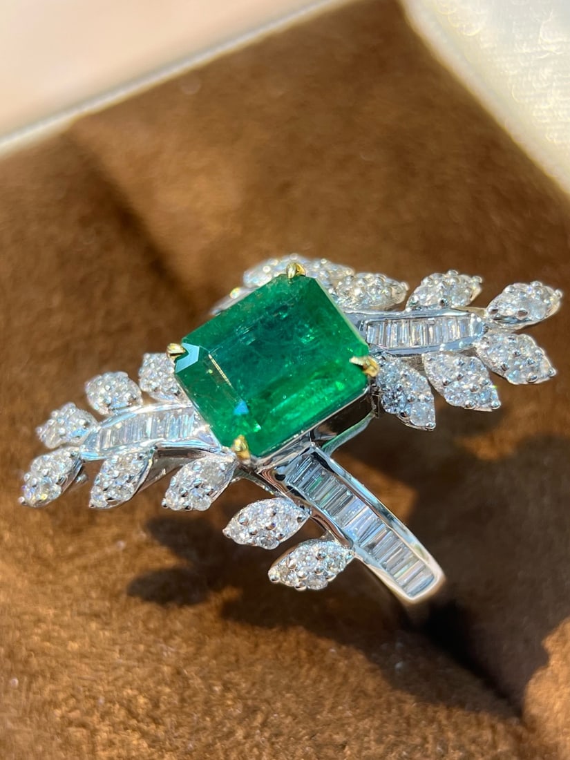 14k Gold 3.19 Ctw Vivid Green Natural Emerald & Diamond Ring - 5