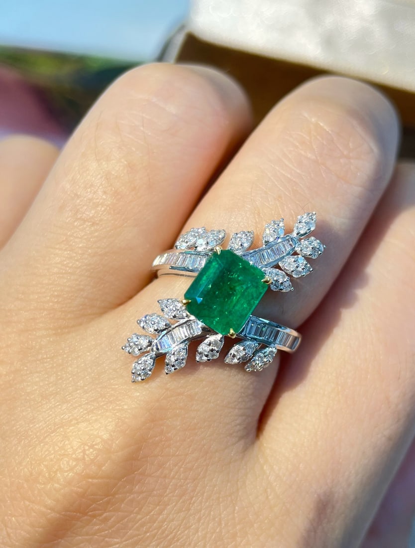 14k Gold 3.19 Ctw Vivid Green Natural Emerald & Diamond Ring - 6