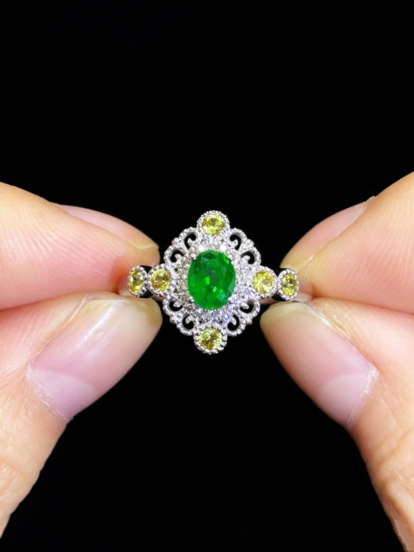 14k Gold 0.53 Ctw Vivid Green Natural Emerald & Diamond Ring: Ref:231172393 // gold content:14k gold // ring size:7. 25us // // main gemstone:emerald // shape:oval // carat weight:0. 44ct // color:vivid green // treatment:natural // // adjacent gemstone 2 :