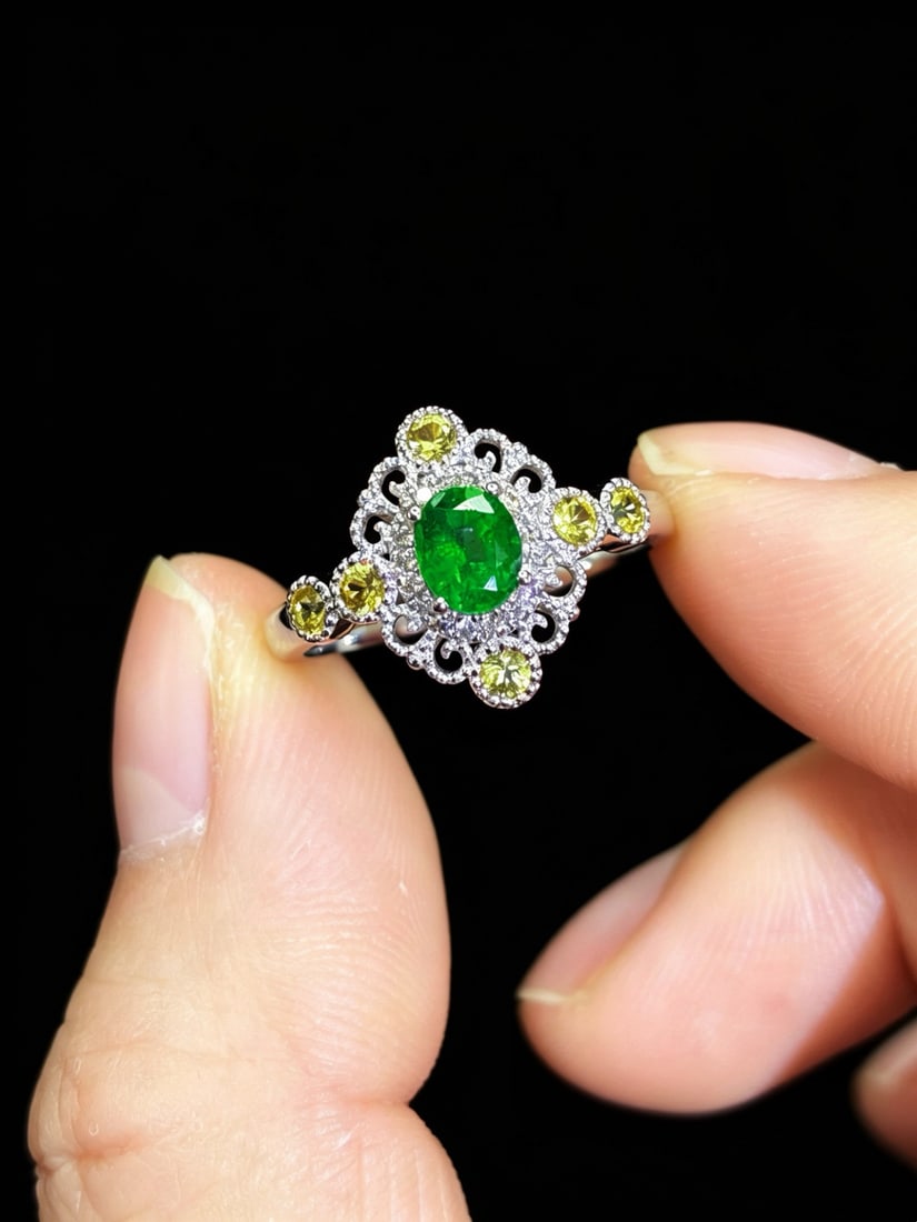14k Gold 0.53 Ctw Vivid Green Natural Emerald & Diamond Ring - 2