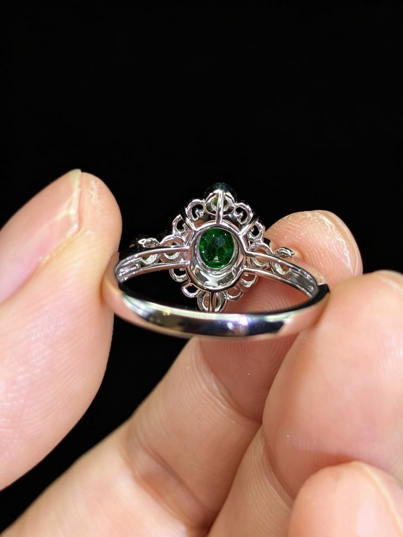 14k Gold 0.53 Ctw Vivid Green Natural Emerald & Diamond Ring - 5