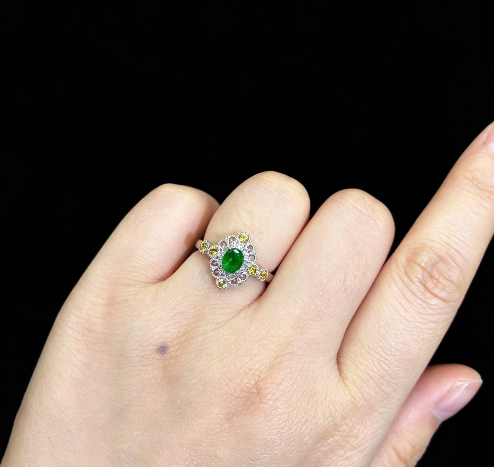 14k Gold 0.53 Ctw Vivid Green Natural Emerald & Diamond Ring - 6