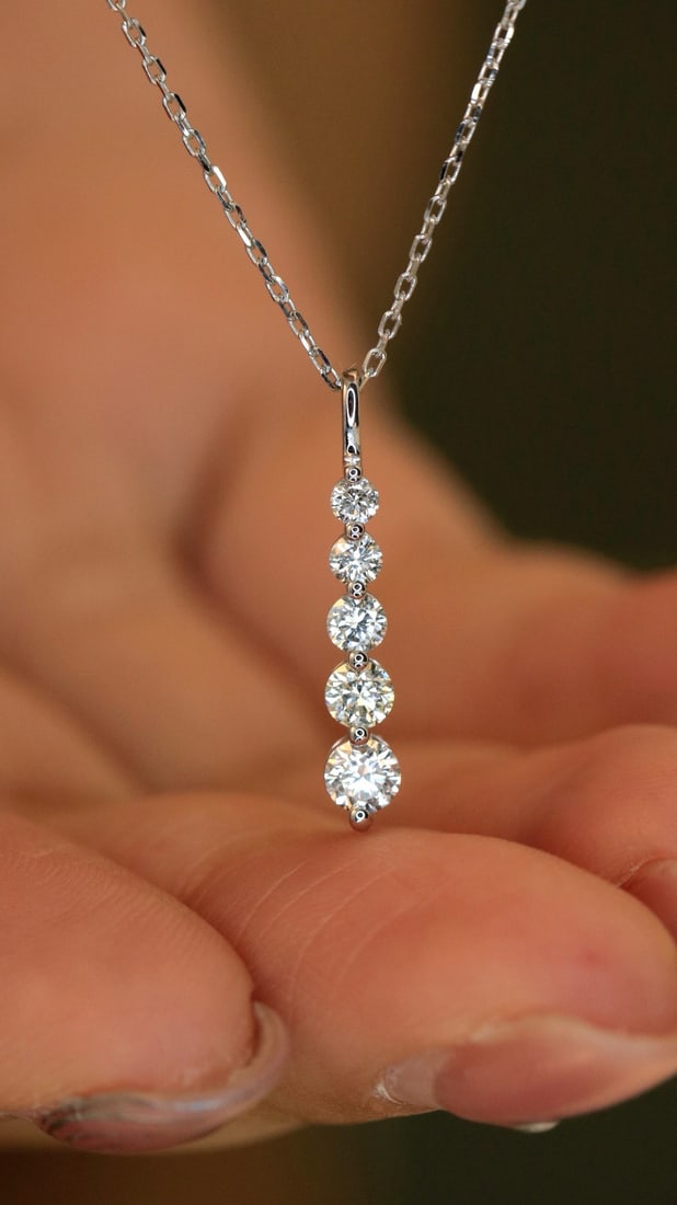 14k Gold 0.45 Ct Natural H Diamond Necklace: Ref:231172398 // gold content:14k gold // main gemstone:diamond // shape:round // carat weight:0. 45ct // clarity grade:vs-si // color:h // treatment:natural // cut grade:g // High Estimate: 3100 Low