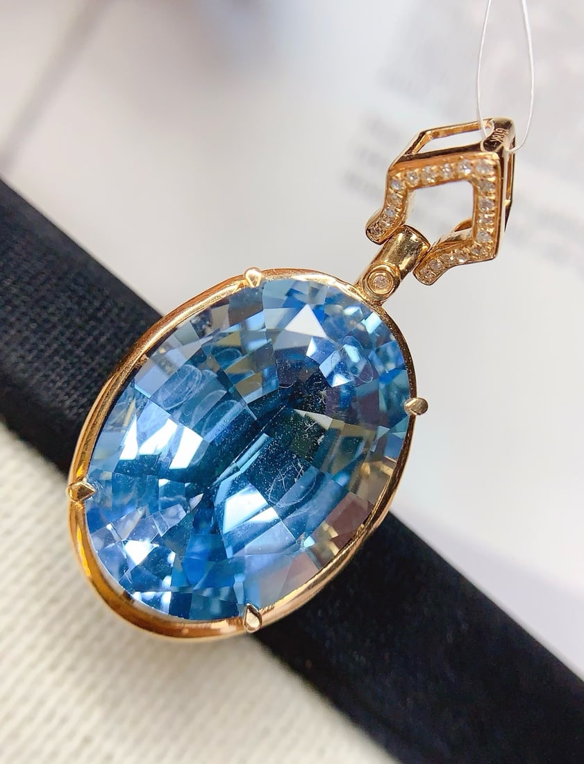 14k Gold 19.15 Ct Natural Topaz & Diamond Pendant( Without Chain ): Ref:231172400 // gold content:14k gold // main gemstone:topaz // shape:oval // carat weight:19. 15ct // color:blue // treatment:natural // // adjacent gemstone 2 : diamond // number of stones:20 //
