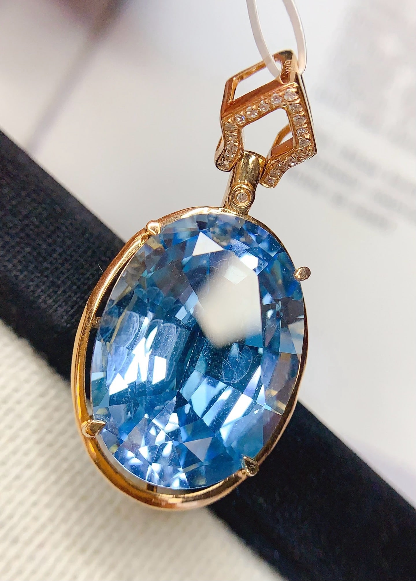 14k Gold 19.15 Ct Natural Topaz & Diamond Pendant( Without Chain ) - 3