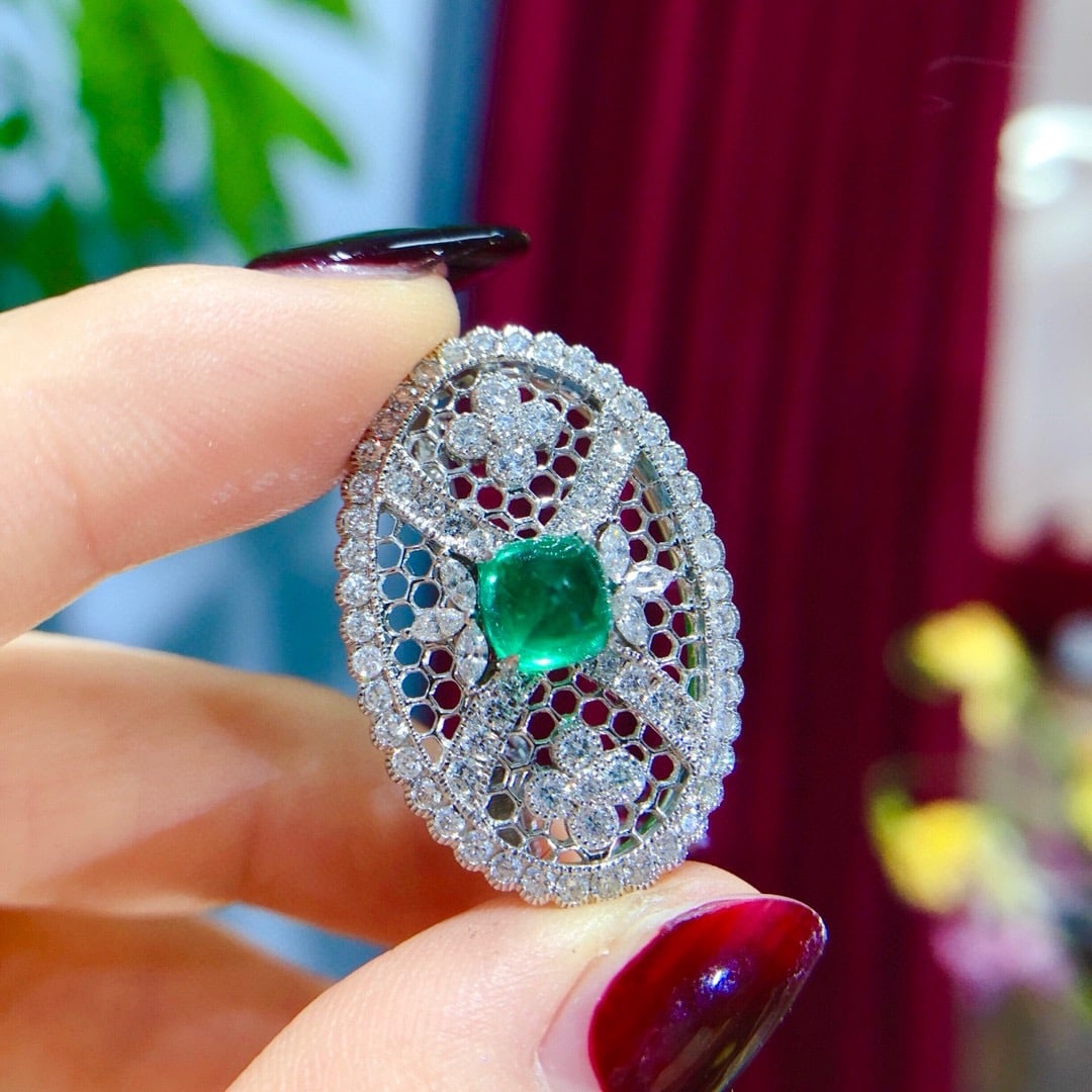 14k Gold 2.22 Ctw Natural Emerald & Diamond Brooch/pendant( Without Chain ): Ref:231172418 // gold content:14k gold // main gemstone:emerald // shape:sugar-loaf // carat weight:1. 24ct // color:green // treatment:natural // // adjacent gemstone 2 : diamond // shape:round //