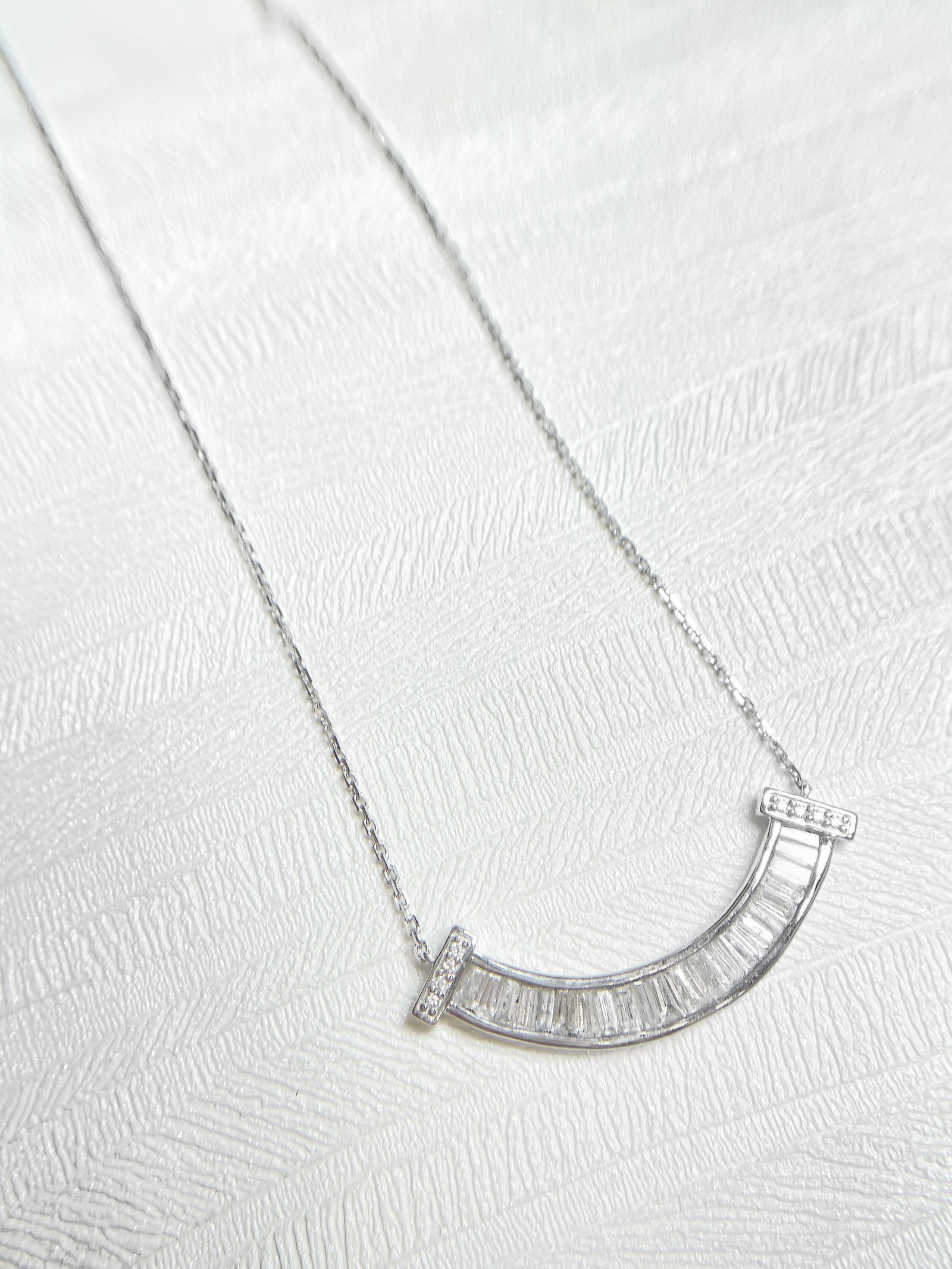 14k Gold 0.97 Ctw Natural H Diamond Necklace: Ref:231172433 // gold content:14k gold // main gemstone:diamond // shape:baguette // carat weight:0. 94ct // clarity grade:vs-si // color:h // treatment:natural // // adjacent gemstone 2 : diamond //