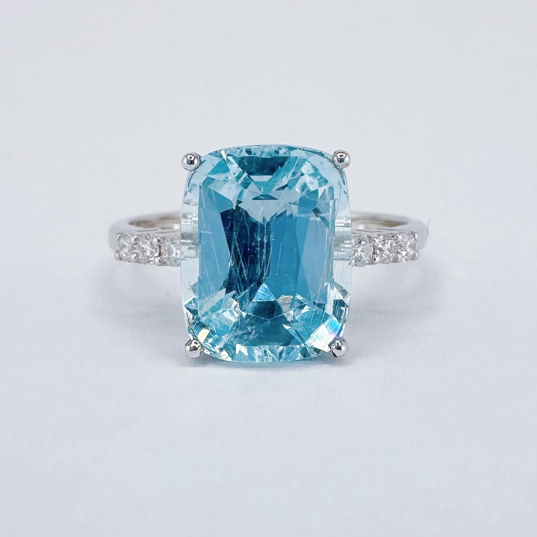 14k Gold 3.75 Ctw Natural Aquamarine & Diamond Ring: Ref:231172438 // gold content:14k gold // ring size:7. 25us // // main gemstone:aquamarine // shape:cushion // carat weight:3. 63ct // color:santa maria color // treatment:natural // // adjacent