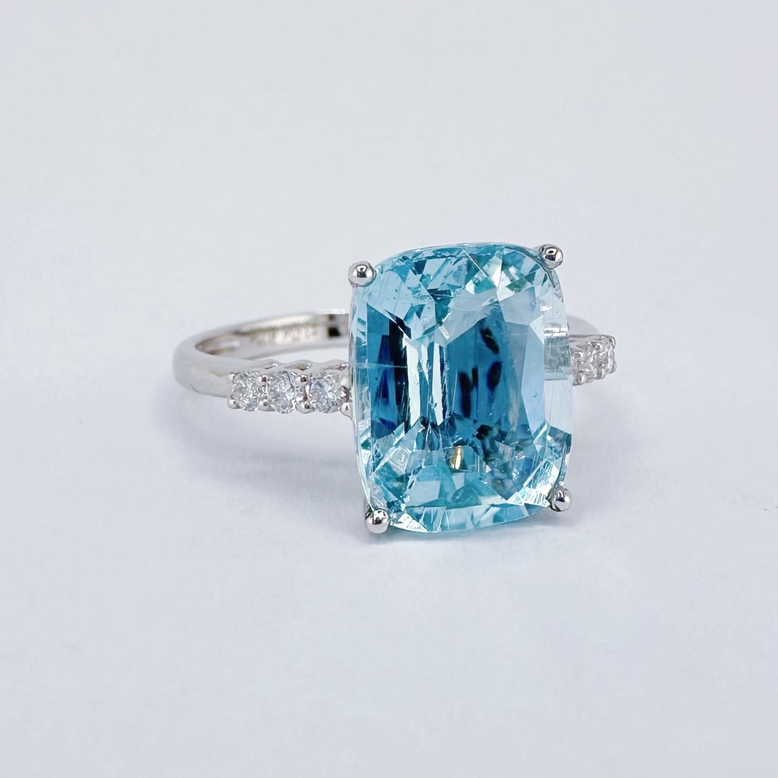 14k Gold 3.75 Ctw Natural Aquamarine & Diamond Ring - 2