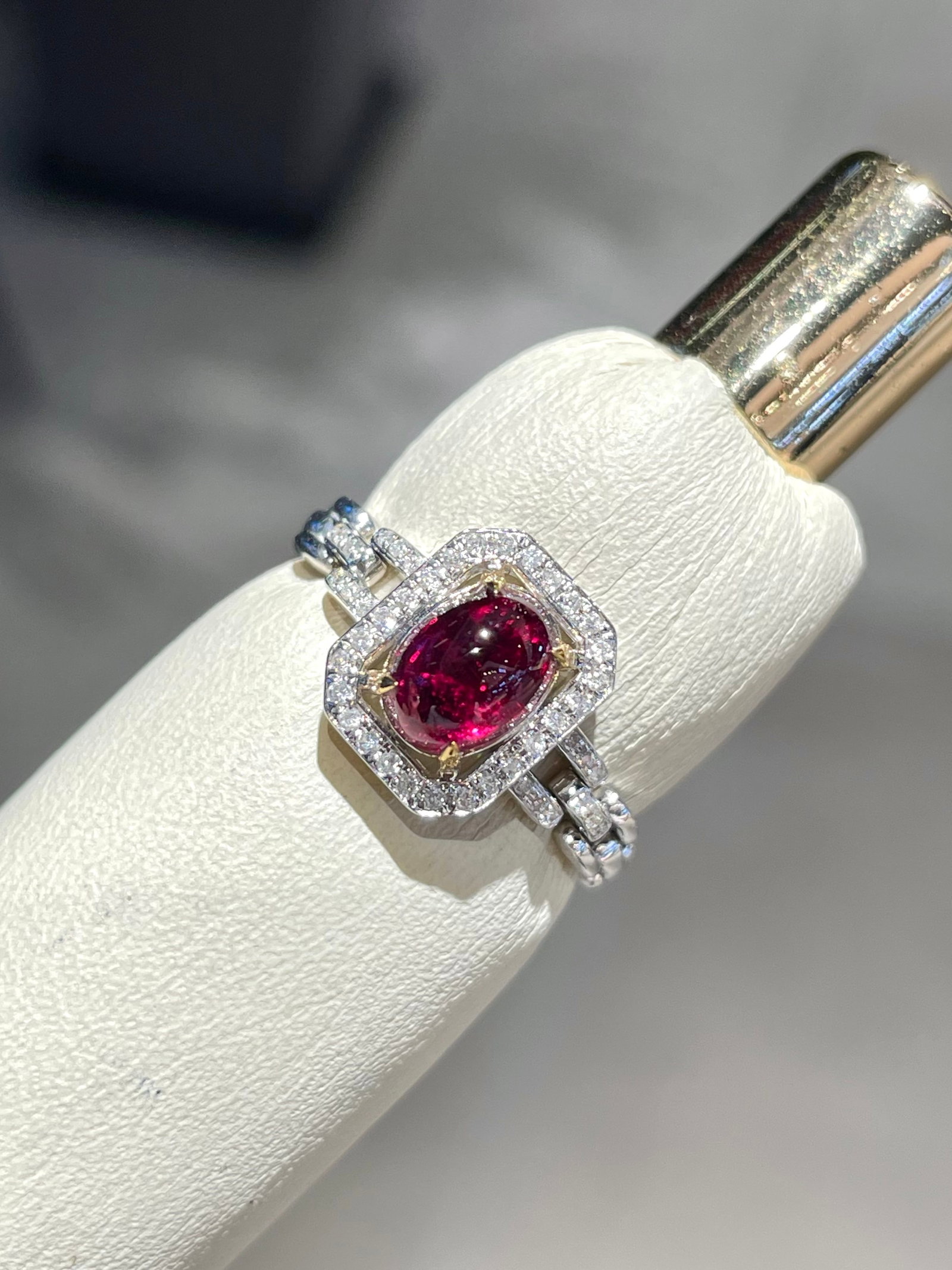 14k Gold 1.01 Ct Natural Tourmaline & Diamond Ring: Ref:231172445 // gold content:14k gold // ring size:7. 25us // // main gemstone:tourmaline // shape:oval // carat weight:1. 01ct // color:red // treatment:natural // // adjacent gemstone 2 : diamond