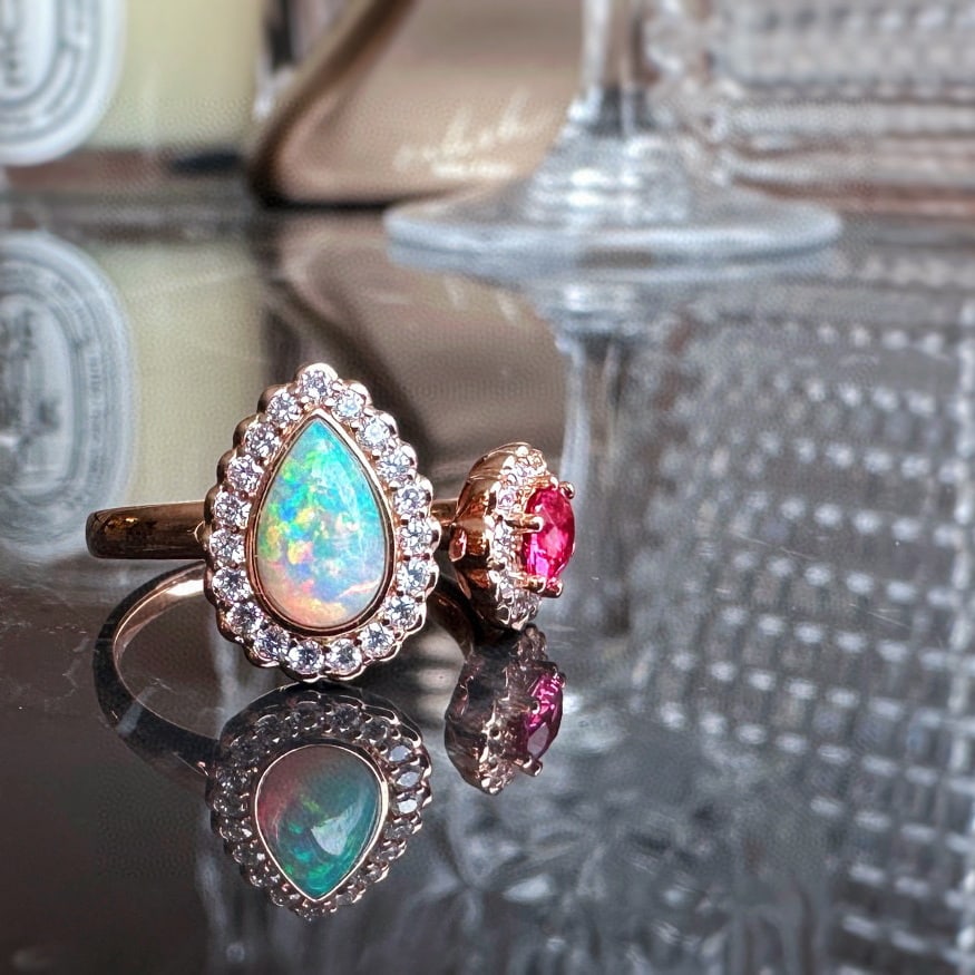 14k Gold 0.9 Ctw Natural Opal & Spinel Ring: Ref:231052174 // gold content:14k gold // ring size:7. 25us // // main gemstone:opal // shape:pear // carat weight:0. 5ct // color:color // treatment:natural // // adjacent gemstone 2 : spinel // shap