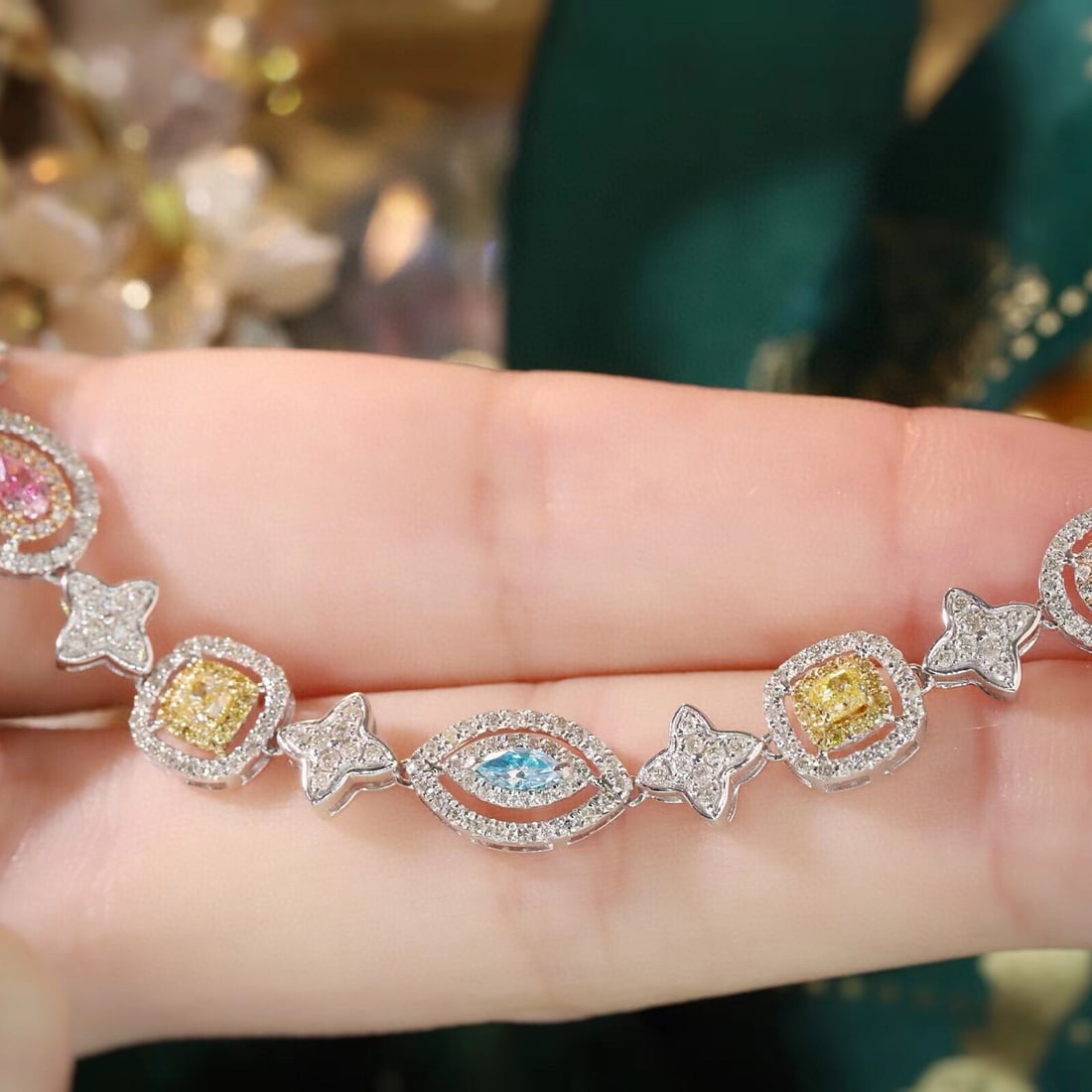 14k Gold 1.5 Ctw Natural Color Diamond & Diamond Bracelet: Ref:231061123 // gold content:14k gold // main gemstone:color diamond // shape:multiple // carat weight:0. 6ct // color:color // treatment:natural // // adjacent gemstone 2 : diamond // shape:round //