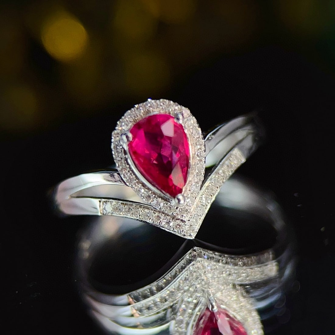14k Gold 0.85 Ct Natural Ruby & Diamond Ring: Ref:231062002 // gold content:14k gold // ring size:7. 25us // // main gemstone:ruby // shape:pear // carat weight:0. 85ct // color:red // treatment:natural // // adjacent gemstone 2 : diamond // numb