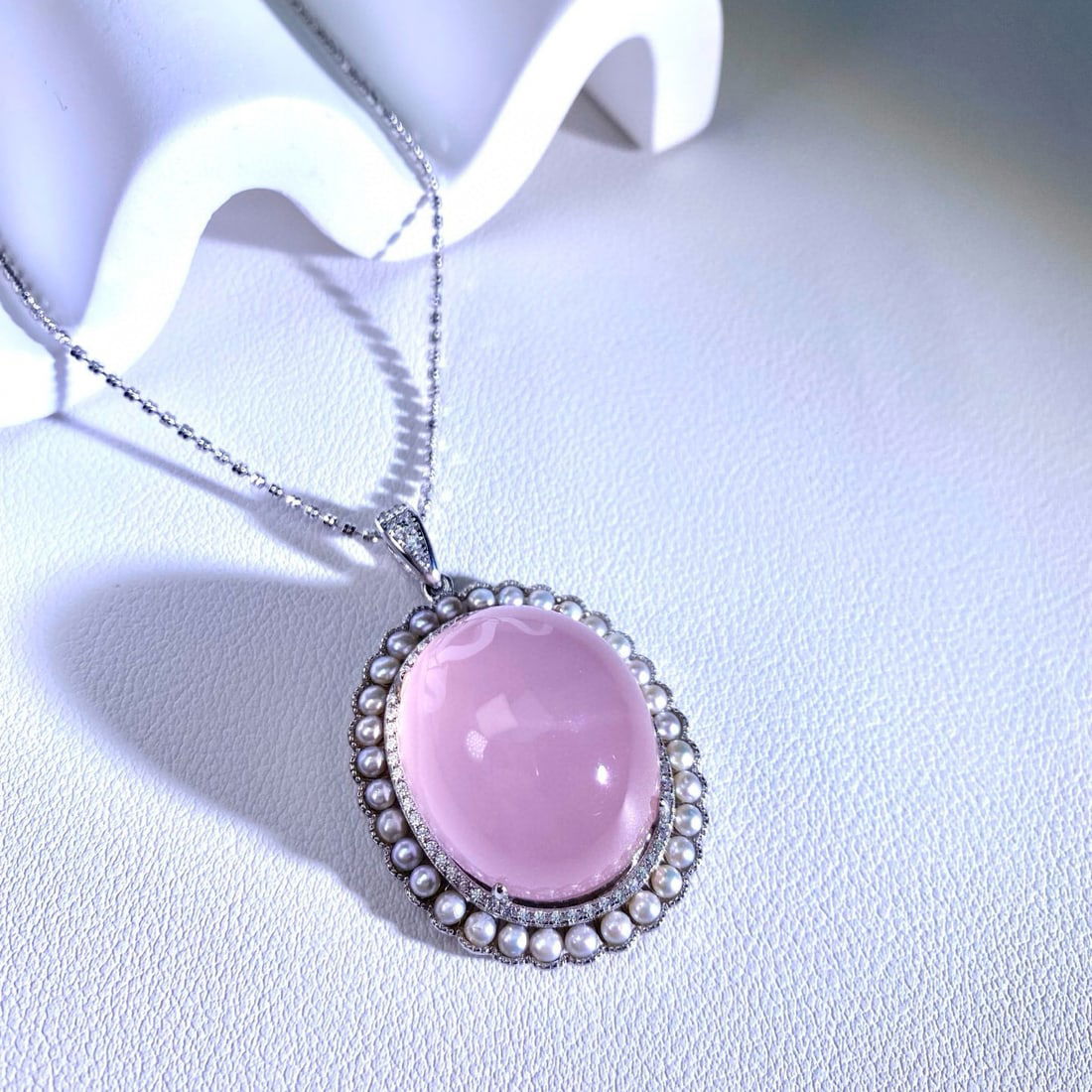 14k Gold 64 Ct Natural Rose Quartz & Diamond Pendant( Without Chain ): Ref:231062040 // gold content:14k gold // main gemstone:rose quartz // shape:oval // carat weight:64ct // color:pink // treatment:natural // // adjacent gemstone 2 : diamond // shape:round //