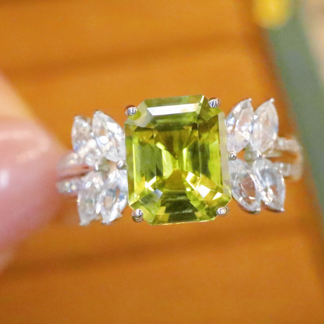 14k Gold 2.12 Ctw Natural Chrysoberyl & Diamond Ring: Ref:231062098 // gold content:14k gold // ring size:7. 25us // // main gemstone:chrysoberyl // shape:octagonal // carat weight:2. 05ct // color:yellowish green // treatment:natural // // adjacent gems