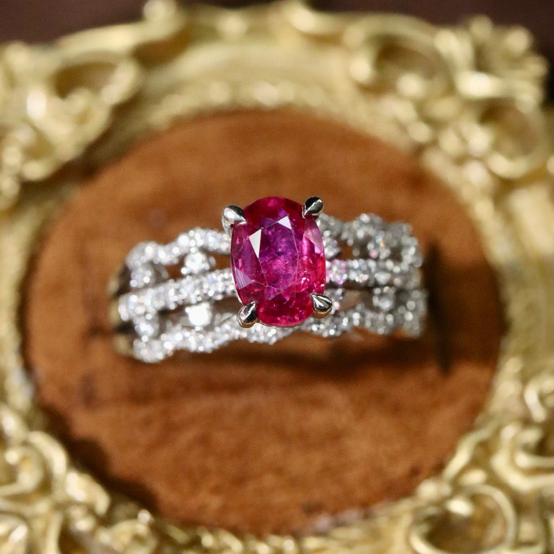 14k Gold 1.40 Ctw Natural Ruby & Diamond Ring: Ref:231062319 // gold content:14k gold // ring size:7. 25us // // main gemstone:ruby // shape:oval // carat weight:1. 02ct // color:red // treatment:natural // // adjacent gemstone 2 : diamond // shap