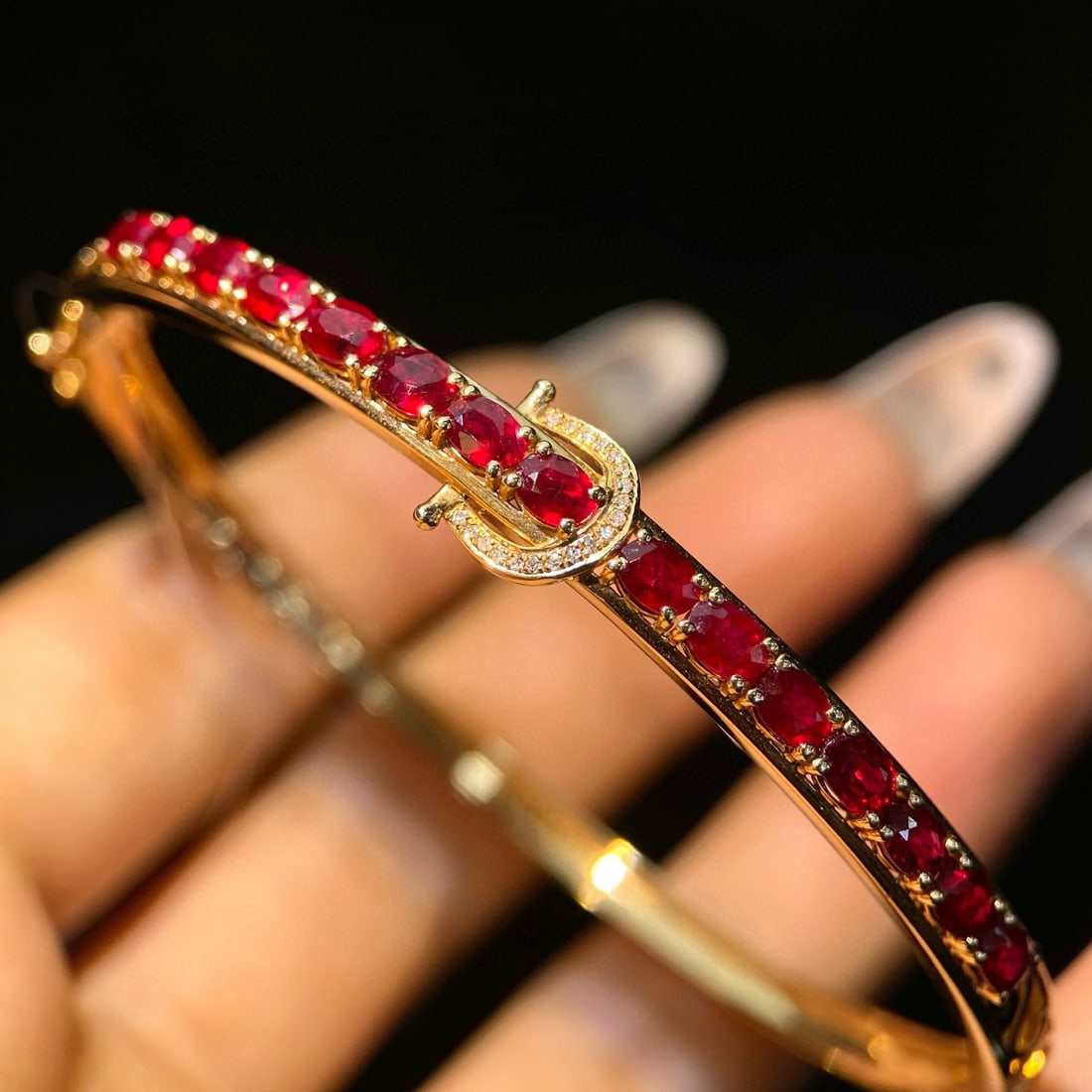 14k Gold 4.00 Ct Natural Ruby & Diamond Bangle: Ref:231063260 // gold content:14k gold // main gemstone:ruby // shape:oval // carat weight:4. 00ct // color:red // treatment:natural // // adjacent gemstone 2 : diamond // number of stones:19 // shape