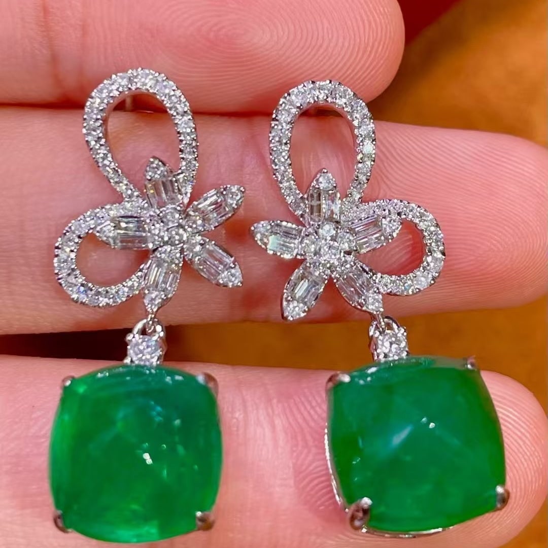 14k Gold 11.55 Ctw Vivid Green Natural Emerald & Diamond Earrings: Ref:231065103 // gold content:14k gold // main gemstone:emerald // shape:sugar-loaf // carat weight:11ct // color:vivid green // treatment:natural // // adjacent gemstone 2 : diamond // shape:multiple
