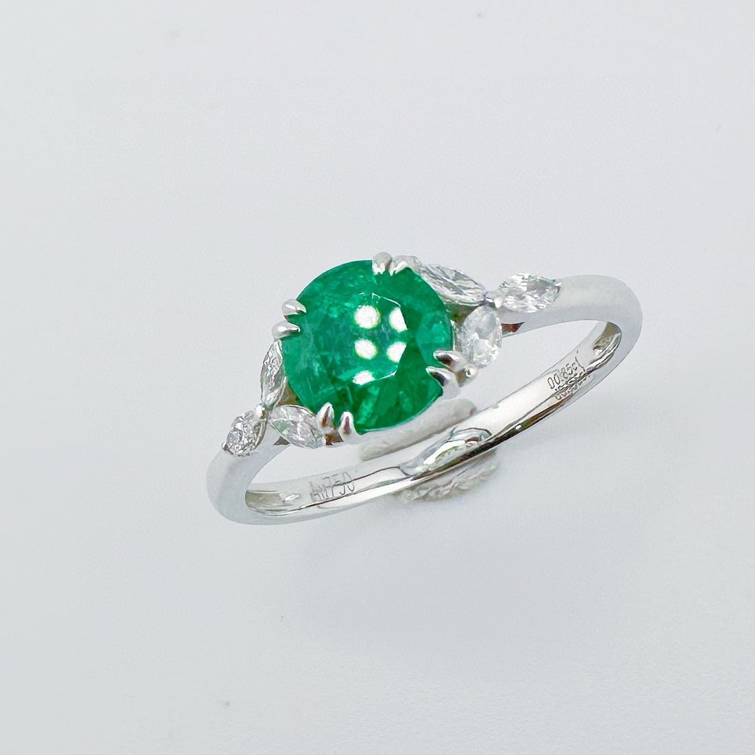 14k Gold 1.00 Ctw Natural Emerald & Diamond Ring: Ref:231066139 // gold content:14k gold // ring size:7. 25us // // main gemstone:emerald // shape:round // carat weight:0. 85ct // color:green // treatment:natural // cut grade:g // // adjacent gemston