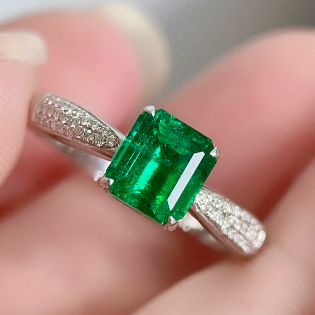 14k Gold 1.44 Ctw Vivid Green Natural Emerald & Diamond Ring (1 of 6)