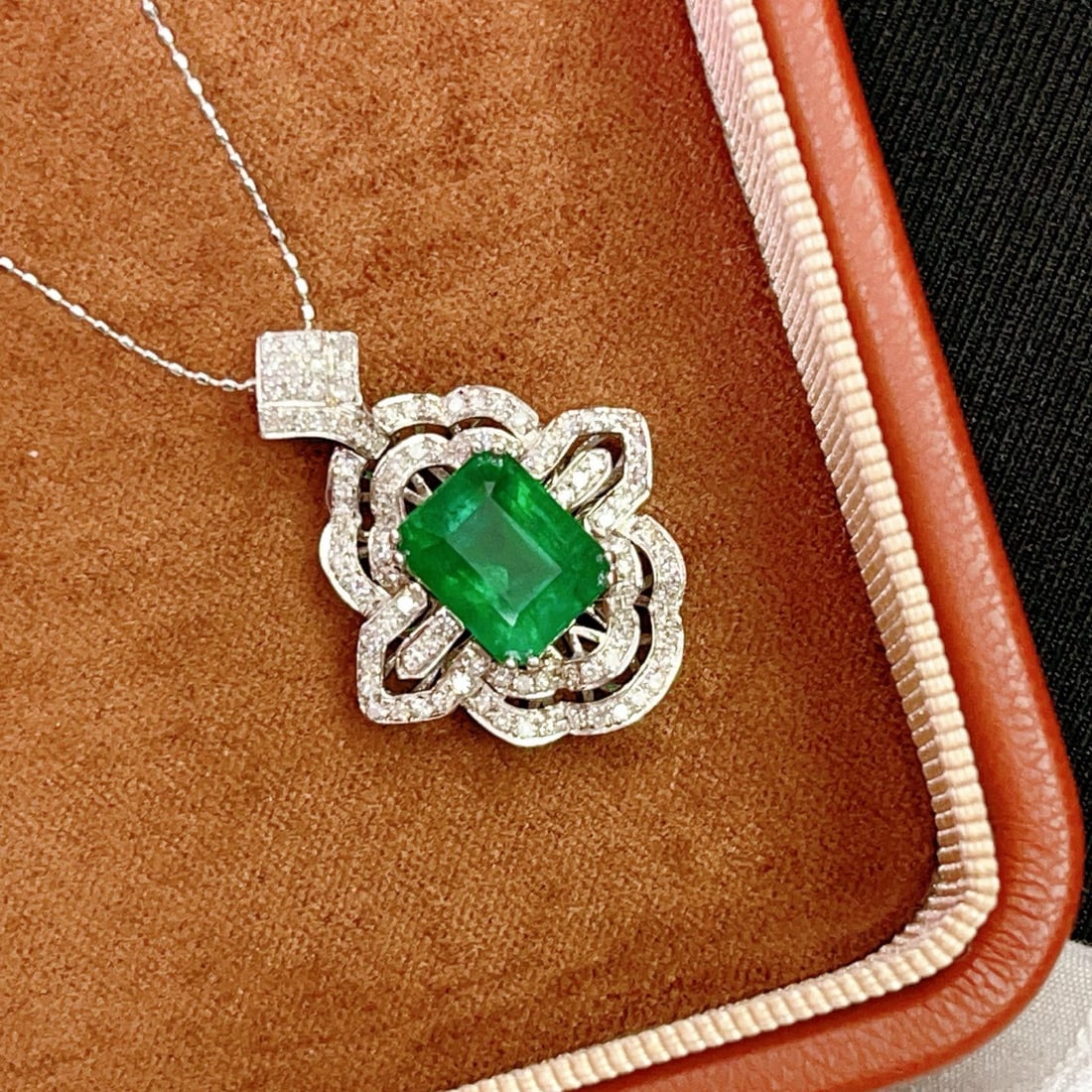 14k Gold 2.85 Ct Vivid Green Natural Emerald & Diamond Pendant( Without Chain ) (1 of 6)