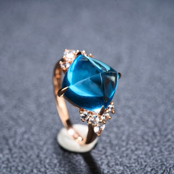 14k Gold 9.58 Ctw Natural Topaz & Sapphire Ring: Ref:231069018 // gold content:14k gold // ring size:7. 25us // // main gemstone:topaz // shape:sugar-loaf // carat weight:8. 95ct // color:blue // treatment:natural // // adjacent gemstone 2 : sapphir