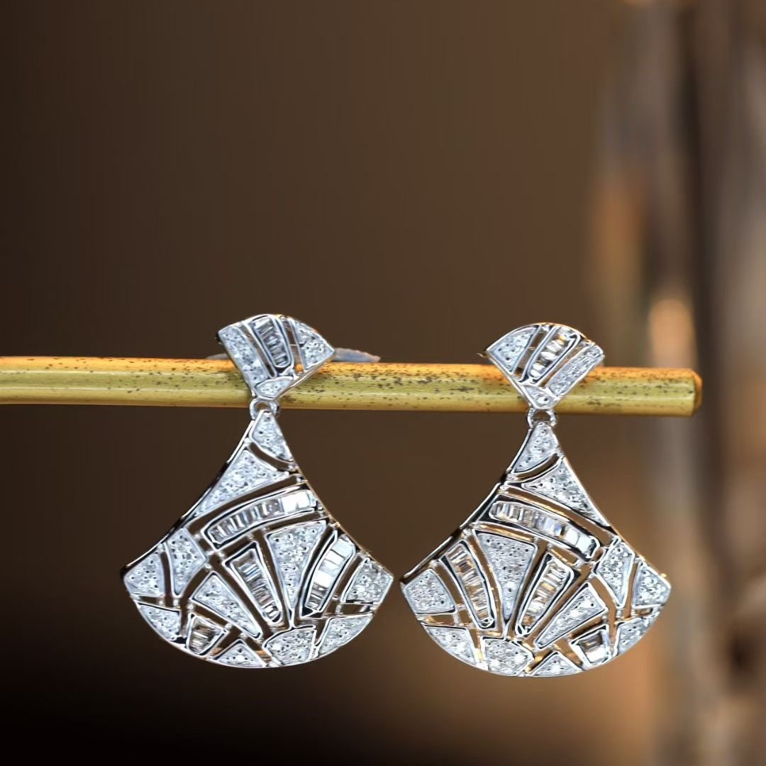 14k Gold 0.8 Ct Natural H Diamond Earrings: Ref:231069182 // gold content:14k gold // main gemstone:diamond // shape:multiple // carat weight:0. 8ct // clarity grade:vs-si // color:h // treatment:natural // Condition: NewLow Estimate: