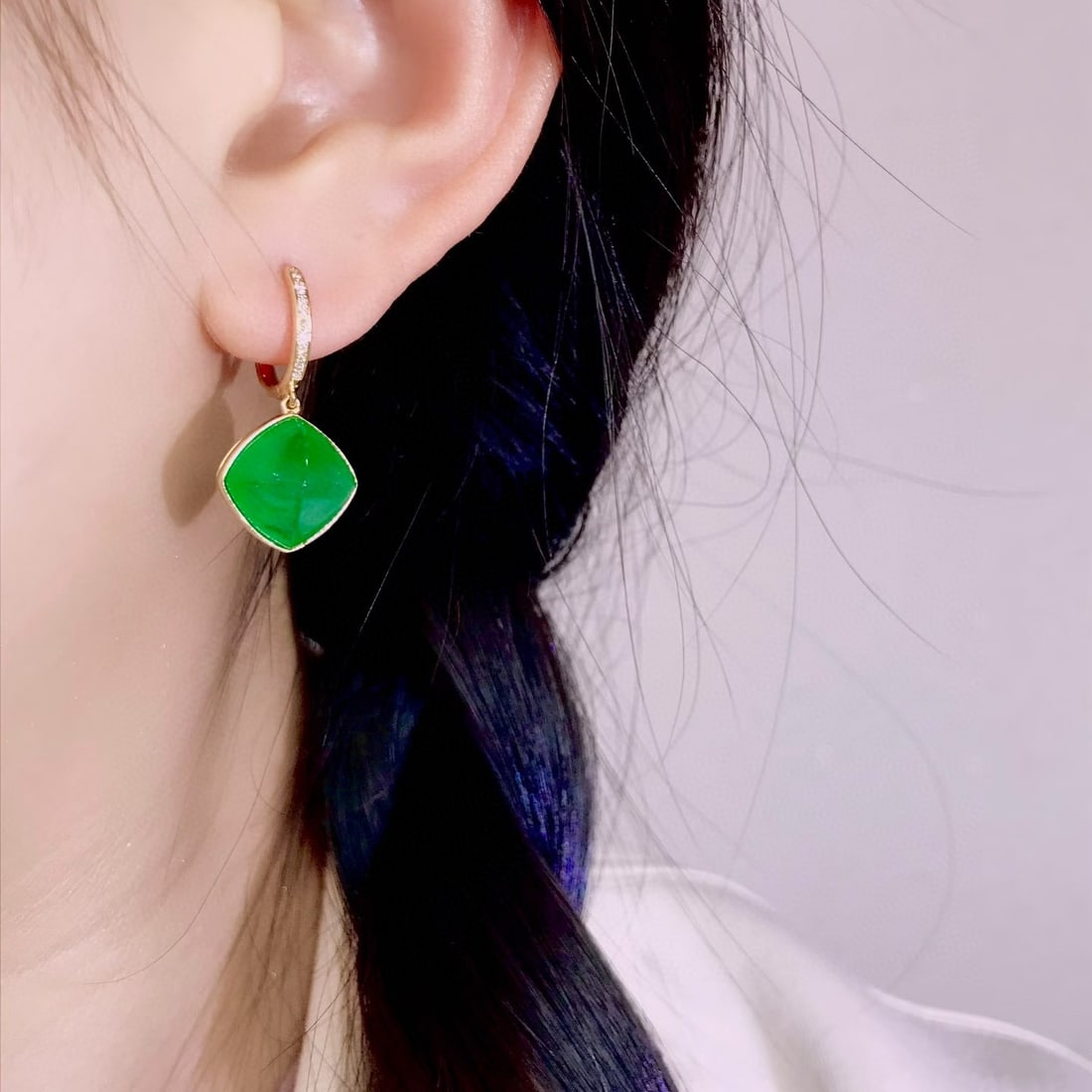 14k Gold 10.7 Ct Vivid Green Natural Emerald & Diamond Earrings - 4