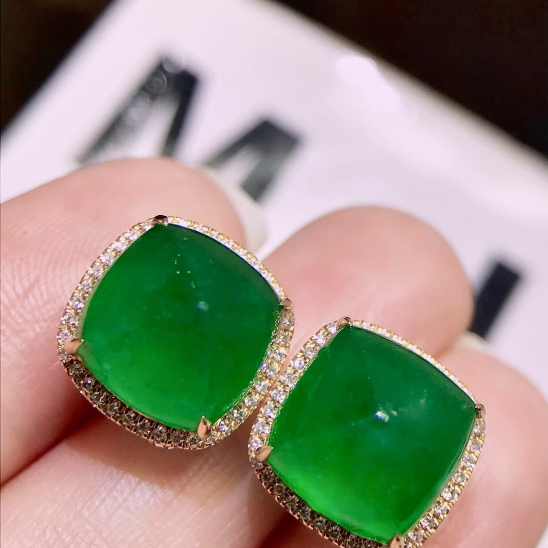 14k Gold 12.4 Ct Vivid Green Natural Emerald & Diamond Earrings: Ref:231069240 // gold content:14k gold // main gemstone:emerald // shape:sugar-loaf // carat weight:12. 4ct // color:vivid green // treatment:natural // // adjacent gemstone 2 : diamond // number
