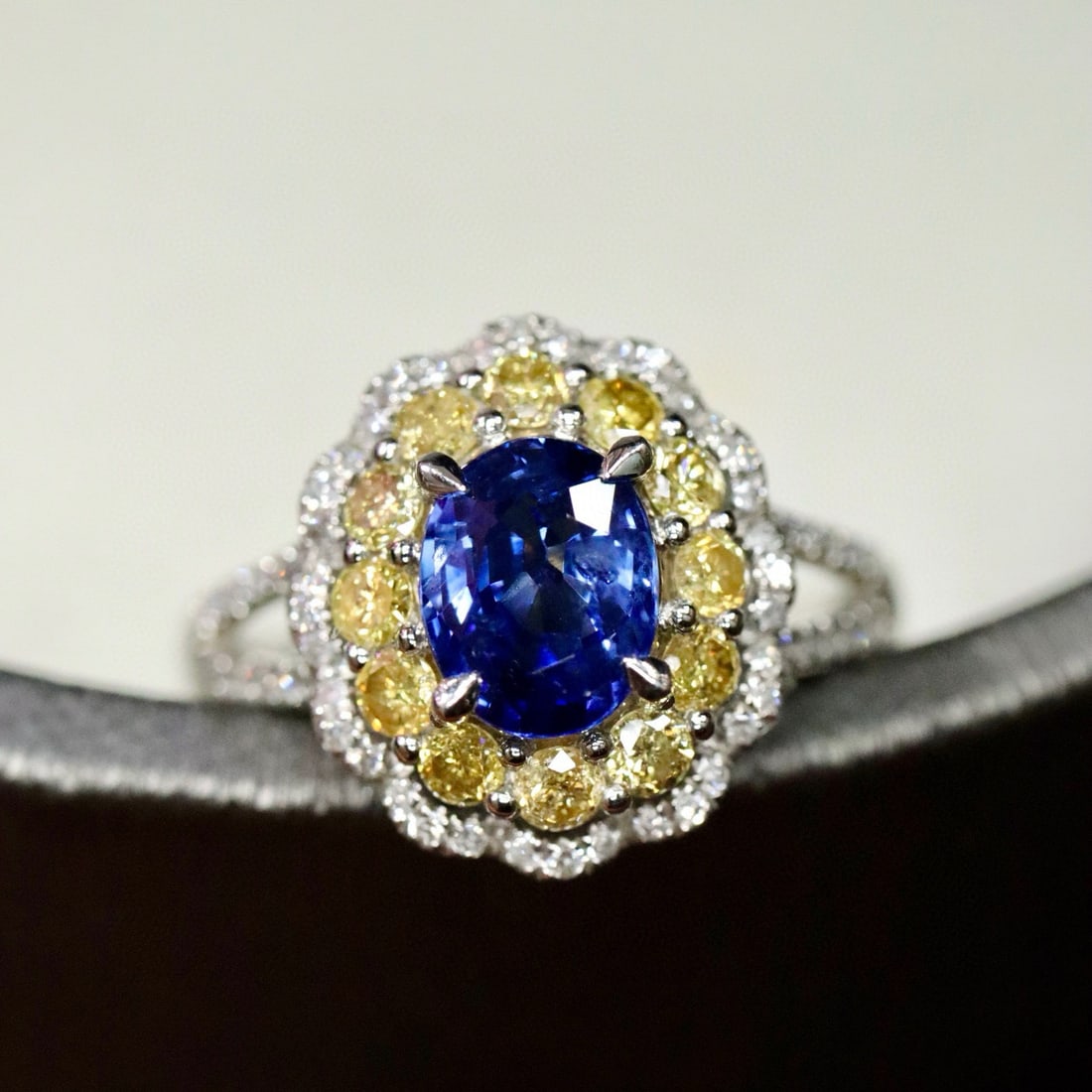 14k Gold 2.78 Ctw Natural Sapphire & Diamond Ring: Ref:231070082 // gold content:14k gold // ring size:7. 25us // // main gemstone:sapphire // shape:oval // carat weight:2. 0ct // color:blue // treatment:natural // // adjacent gemstone 2 : diamond //