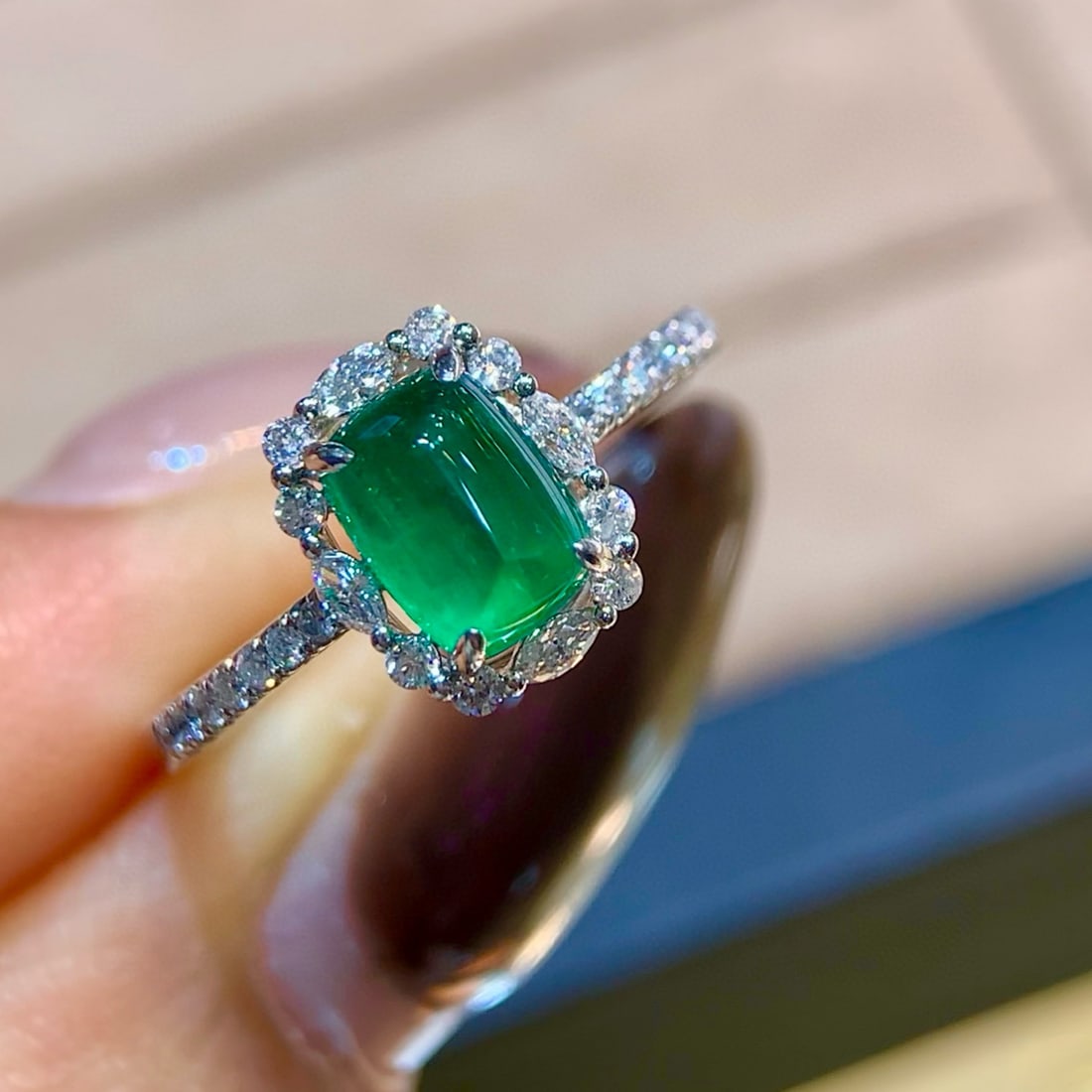 14k Gold 1.39 Ctw Vivid Green Natural Emerald & Diamond Ring: Ref:231070340 // gold content:14k gold // ring size:7. 25us // // main gemstone:emerald // shape:sugar-loaf // carat weight:1. 14ct // color:vivid green // treatment:natural // // adjacent gemstone 2