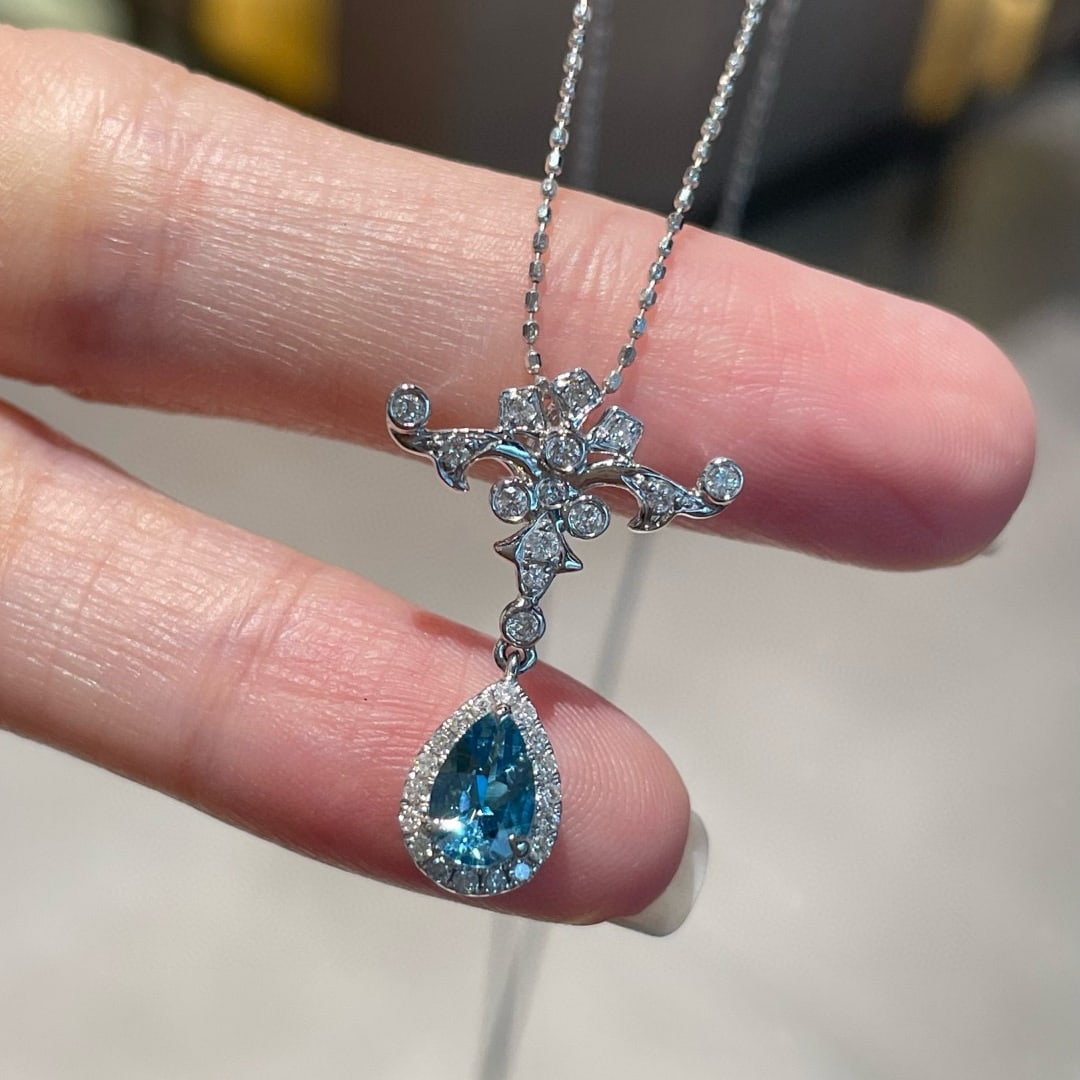 14k Gold 0.42 Ct Natural Aquamarine & Diamond Pendant( Without Chain ): Ref:231070343 // gold content:14k gold // main gemstone:aquamarine // shape:pear // carat weight:0. 42ct // color:santa maria color // treatment:natural // // adjacent gemstone 2 : diamond //