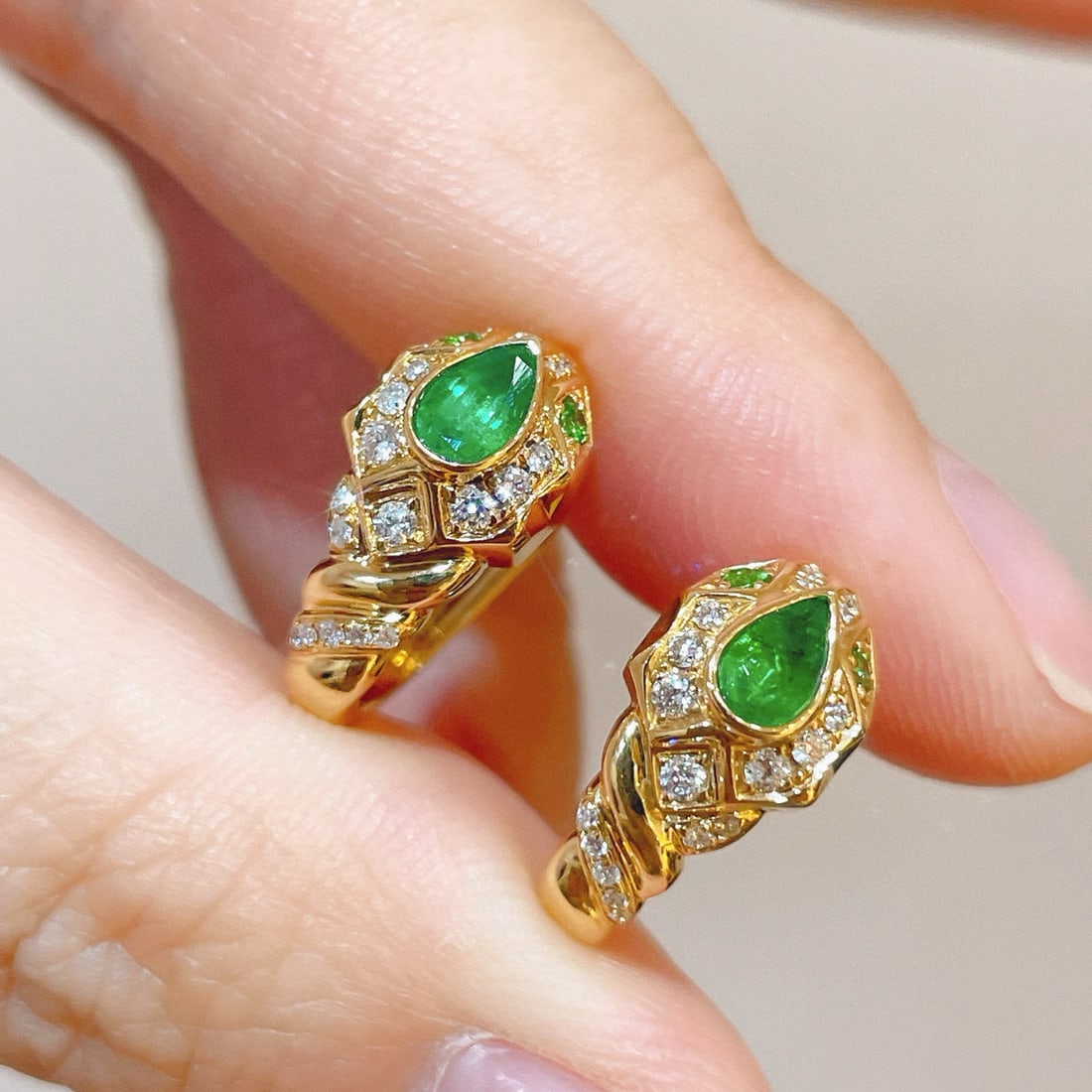 14k Gold 0.28 Ctw Vivid Green Natural Emerald & Diamond Earrings: Ref:231070351 // gold content:14k gold // main gemstone:emerald // shape:pear // carat weight:0. 19ct // color:vivid green // treatment:natural // // adjacent gemstone 2 : diamond // shape:round //