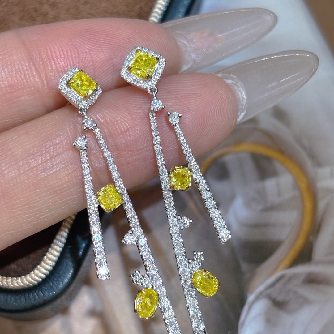 14k Gold 2.5 Ct Natural Yellow Diamond & Diamond Earrings: Ref:231070440 // gold content:14k gold // main gemstone:yellow diamond // shape:multiple // carat weight:2. 5ct // color:yellow // treatment:natural // // adjacent gemstone 2 : diamond // shape:round