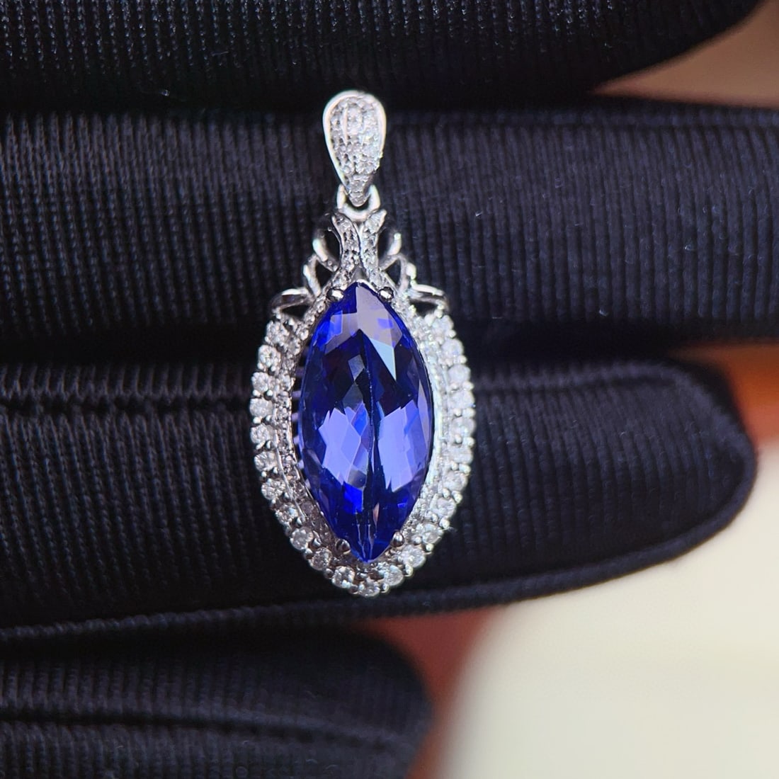 14k Gold 3.61 Ctw Natural Tanzanite & Diamond Pendant( Without Chain ): Ref:231071115 // gold content:14k gold // main gemstone:tanzanite // shape:marquise // carat weight:3. 25ct // color:blue // treatment:natural // // adjacent gemstone 2 : diamond // number of