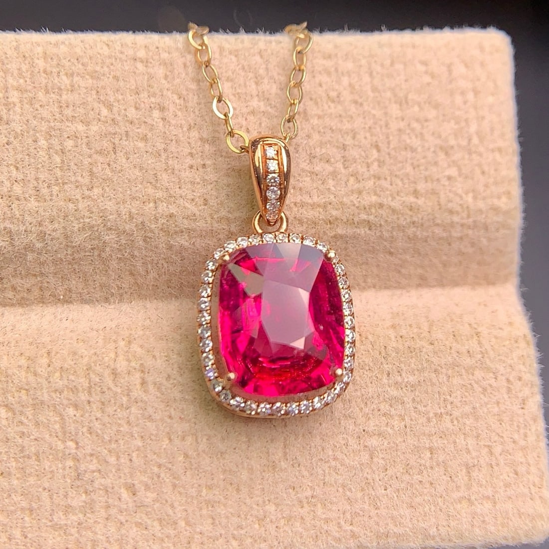 14k Gold 2.12 Ct Natural Tourmaline & Diamond Pendant( Without Chain ): Ref:231071186 // gold content:14k gold // main gemstone:tourmaline // shape:cushion // carat weight:2. 12ct // color:red // treatment:natural // // adjacent gemstone 2 : diamond // shape:round //