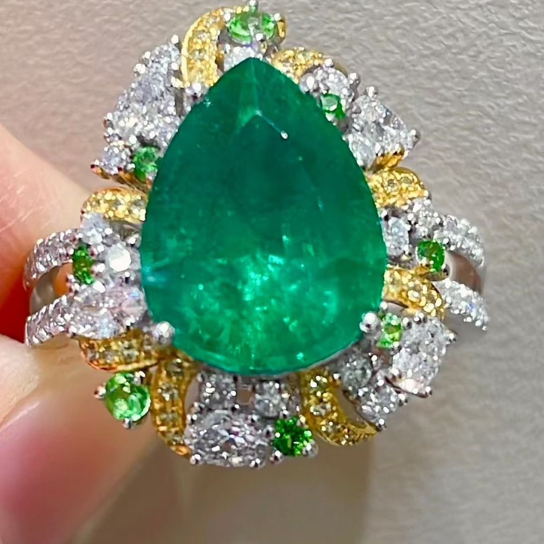 14k Gold 4.3 Ct Natural Emerald & Diamond & Tsavorite Ring: Ref:231071194 // gold content:14k gold // ring size:7. 25us // // main gemstone:emerald // shape:pear // carat weight:4. 3ct // color:green // treatment:natural // // adjacent gemstone 2 : diamond