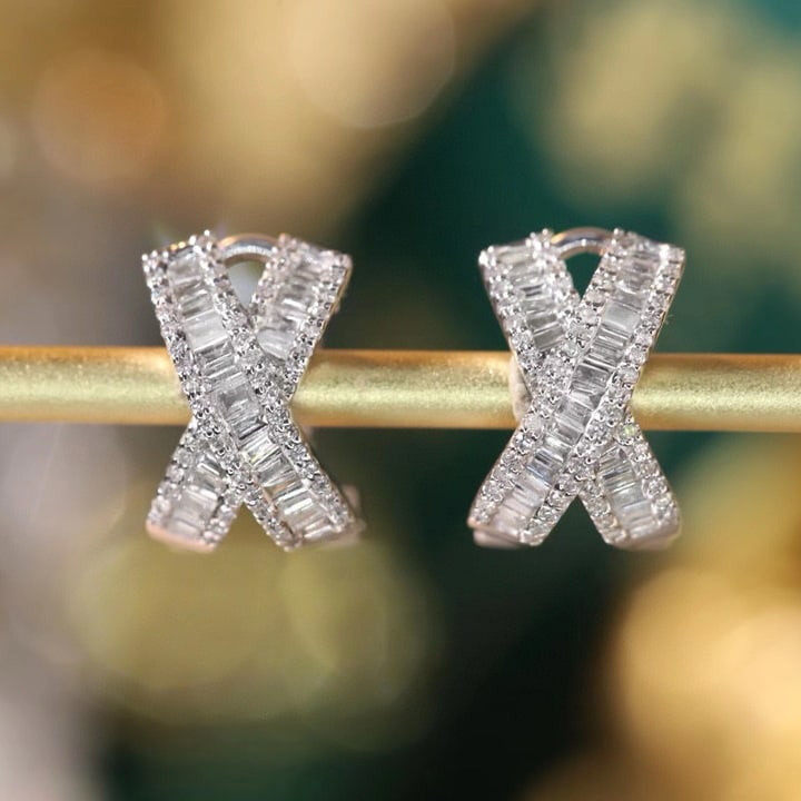 14k Gold 0.6 Ct Natural H Diamond Earrings: Ref:231071213 // gold content:14k gold // main gemstone:diamond // shape:multiple // carat weight:0. 6ct // clarity grade:vs-si // color:h // treatment:natural // Condition: NewLow Estimate: