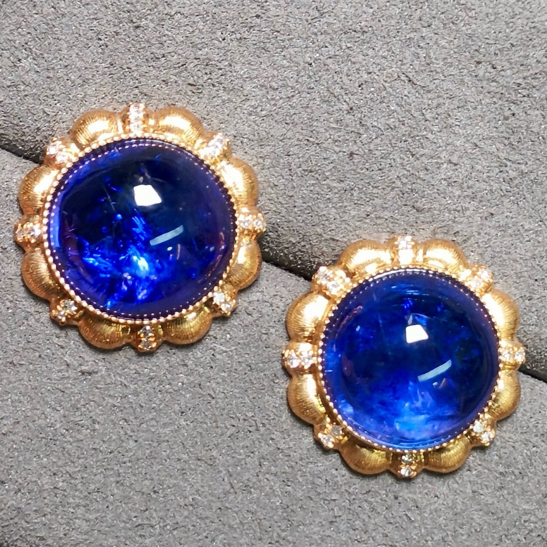 14k Gold 17.33 Ct Natural Tanzanite & Diamond Earrings - 2