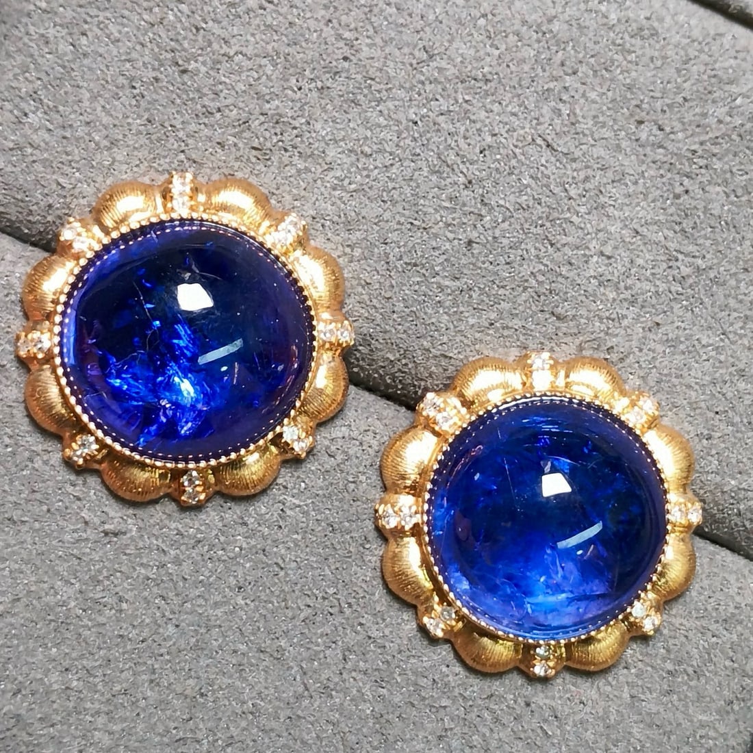 14k Gold 17.33 Ct Natural Tanzanite & Diamond Earrings - 4